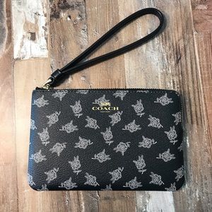 🌿FINAL🌿COACH Corner Zip Wristlet, floral